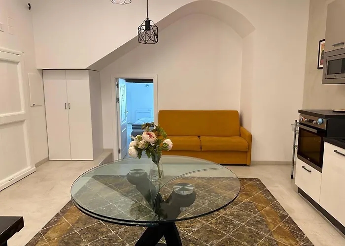 Dal Console - Piazza Bellini - Appartamento *